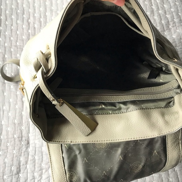 Leather backpack with gold accents - Picture 5 of 7